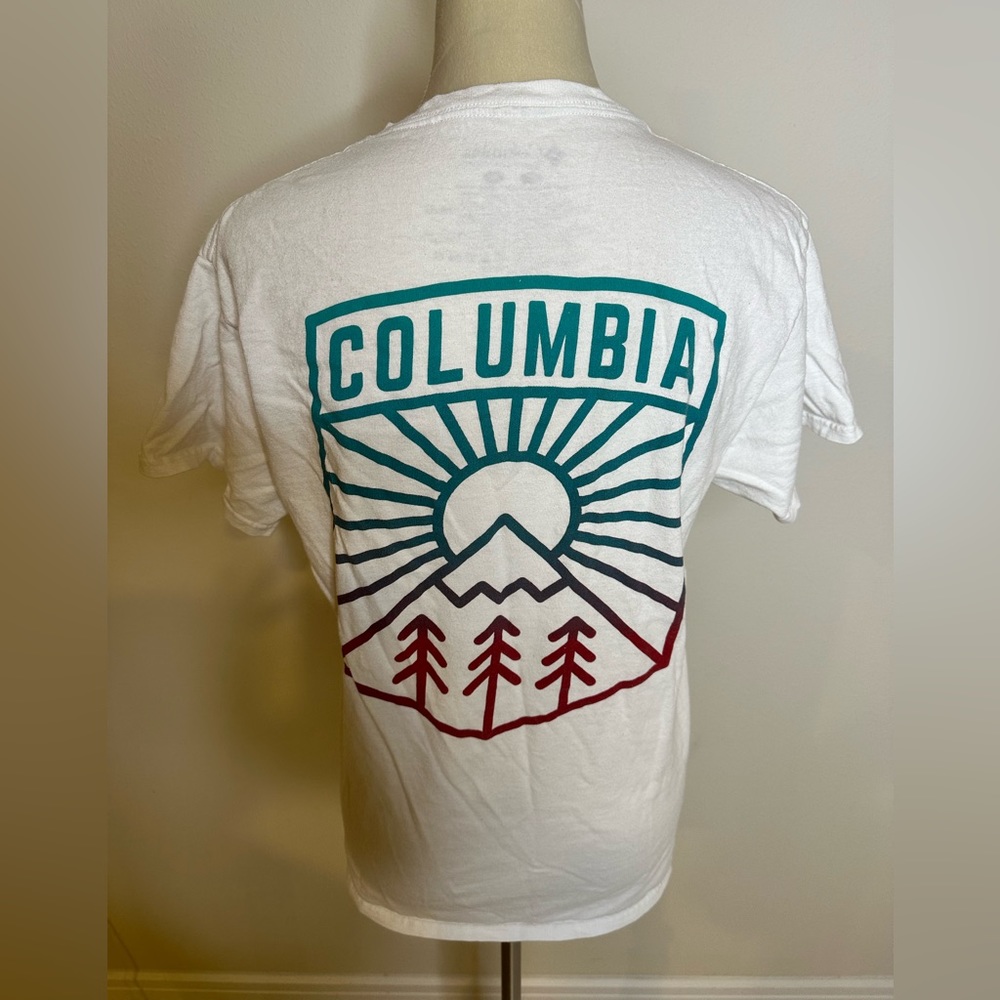 Columbia - excellent condition - white tee shirt with modern mountain logo